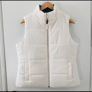 White/blue reversible puffer vest